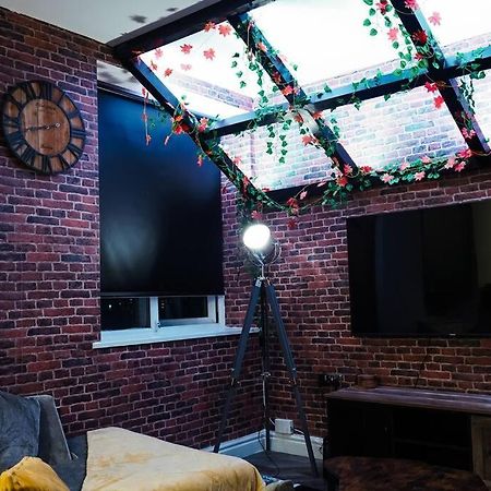Stunning Two Bed City Centre Apartment Лидс Экстерьер фото