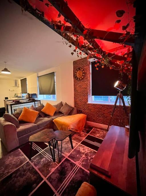 Stunning Two Bed City Centre Apartment Лидс Экстерьер фото