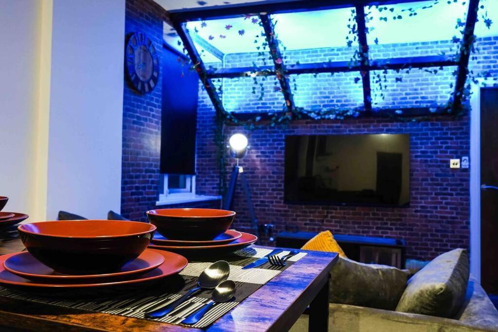 Stunning Two Bed City Centre Apartment Лидс Экстерьер фото