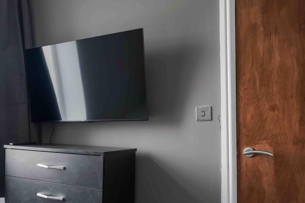 Stunning Two Bed City Centre Apartment Лидс Экстерьер фото