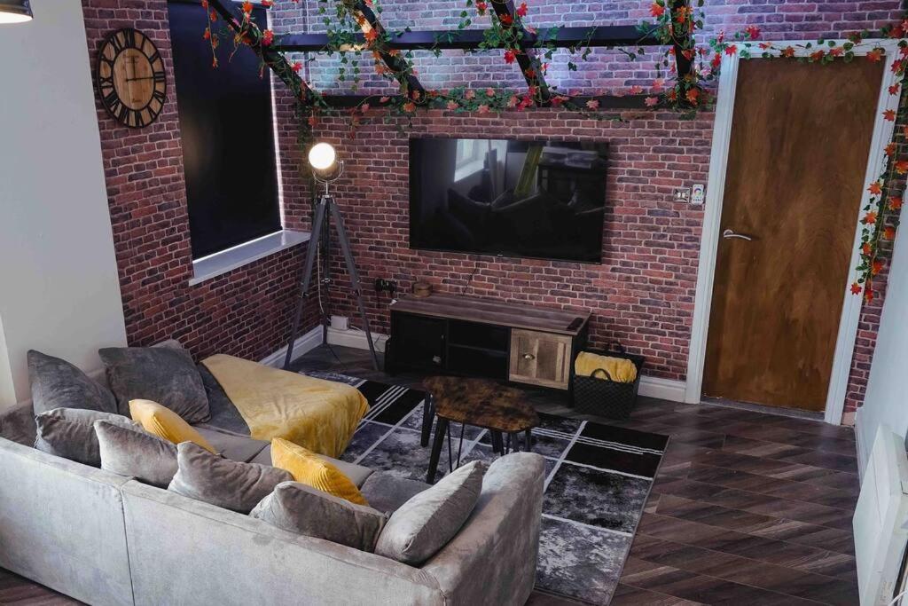 Stunning Two Bed City Centre Apartment Лидс Экстерьер фото
