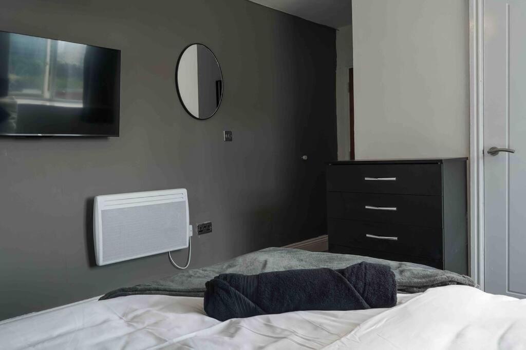 Stunning Two Bed City Centre Apartment Лидс Экстерьер фото
