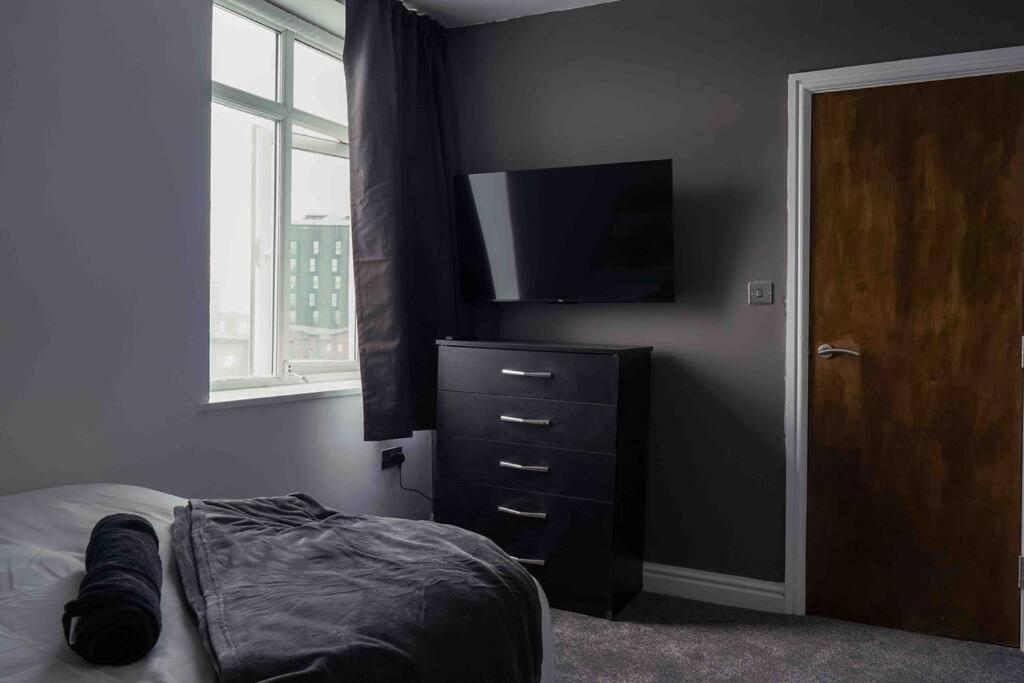 Stunning Two Bed City Centre Apartment Лидс Экстерьер фото
